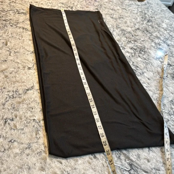 Beyond Yoga | Infinity Hidden Pocket Scarf in Black OS - Picture 4 of 8